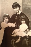Alma Mahler with daughters Maria and Anna, who became a sculptress and specialized in the human figure in massive form